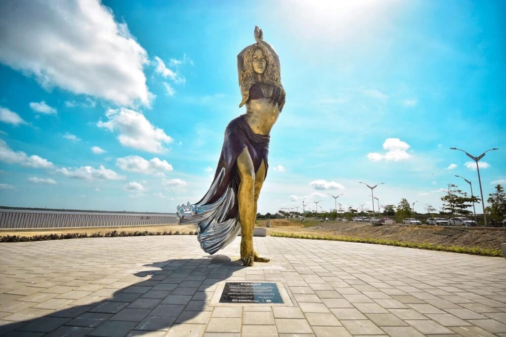 Shakira anuncia nuevo álbum ‘Las Mujeres Ya No Lloran’, el primero en 7 años 11 Inauguran estatua gigante de Shakira en Barranquilla