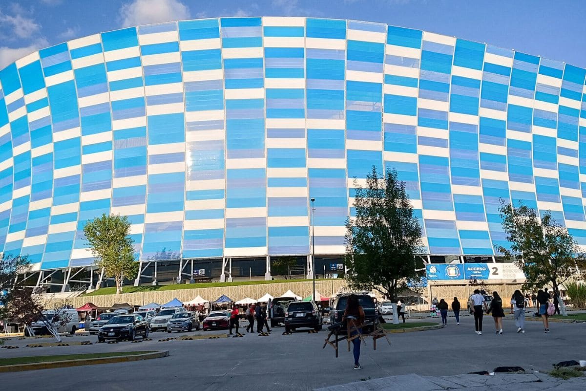 Franeleros cobran 200 pesos para entrar al estacionamiento del estadio Cuauhtémoc y ver a Luis Miguel 1 Luis Miguel en Puebla
