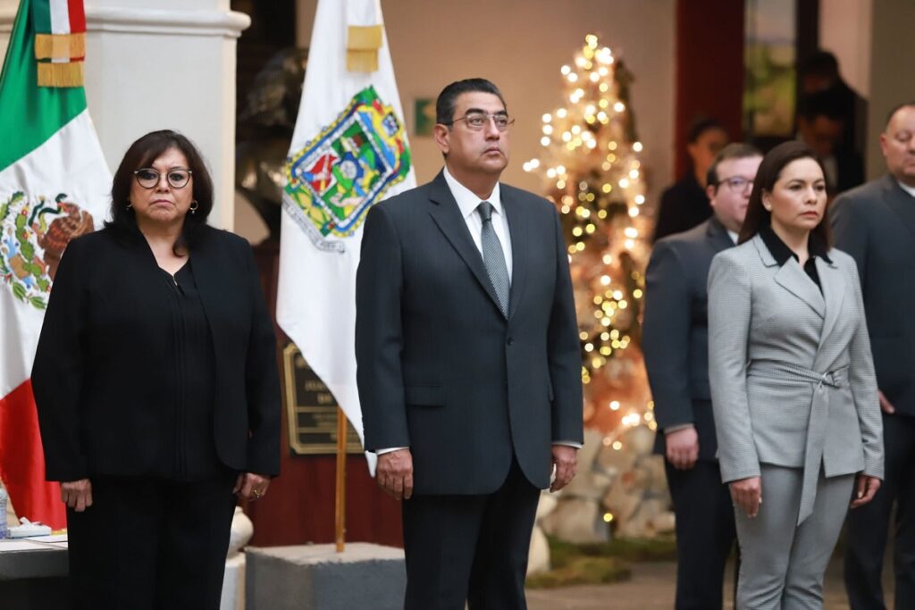 gobierno de Puebla rinde homenaje póstumo a Martha Erika y RMV