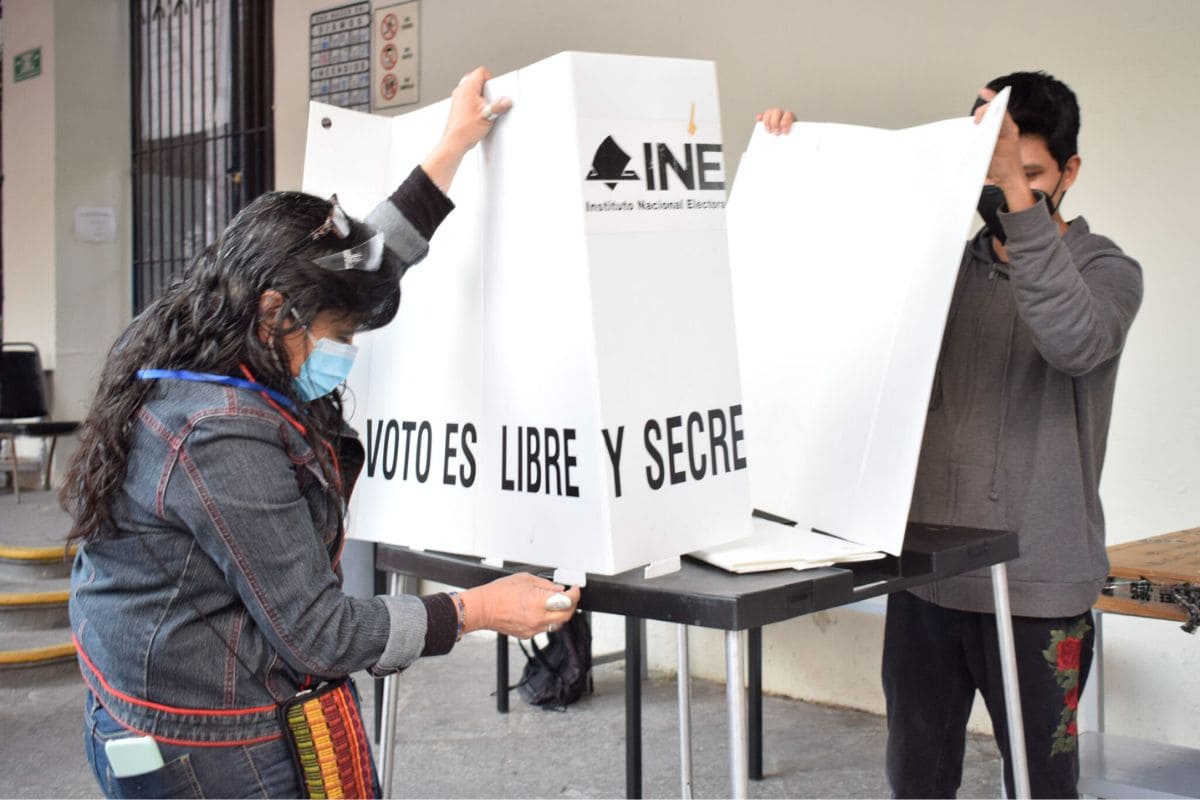 Plantea INE instalar 8 mil 300 casillas para la elección de 2024 en Puebla; 9.9% más que en 2018 1 elecciones de 2024 en Puebla instalación de casillas