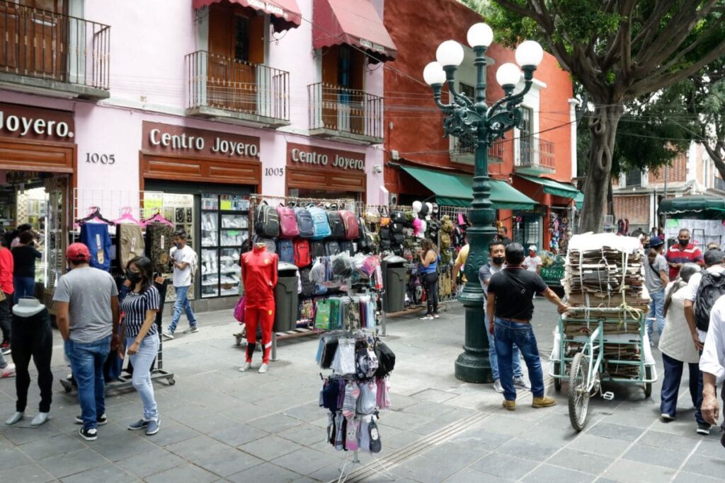 instalación de vendedores ambulantes en 5 de Mayo