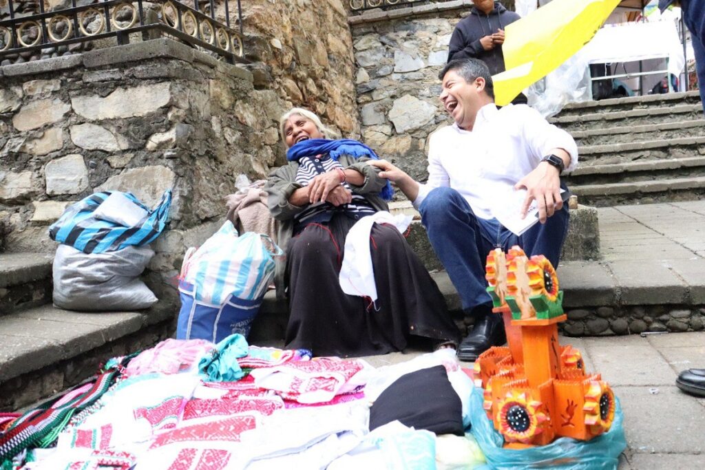 eduardo rivera recorre la sierra norte
