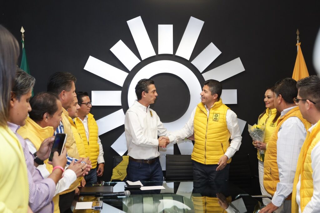 Eduardo Rivera se registra como precandidato PRD