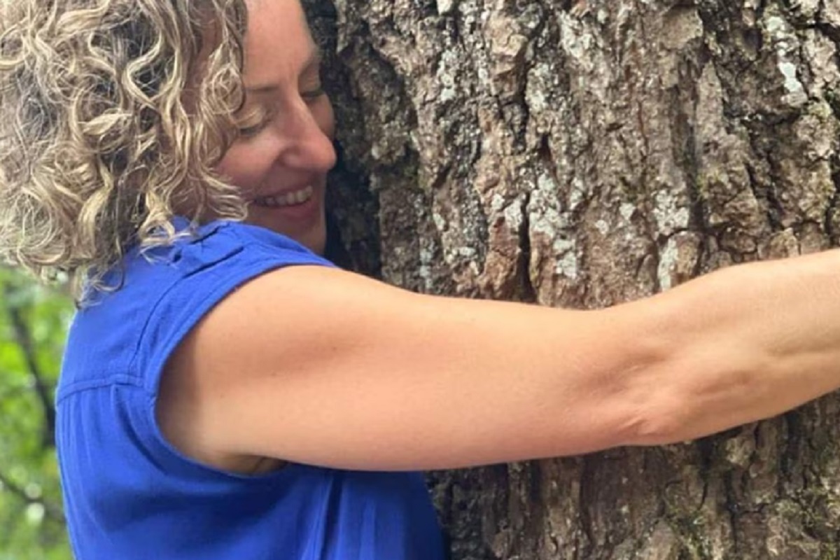 VIDEO: Mujer se declara "ecosexual" y narra su romance con un árbol 1 ecosexual