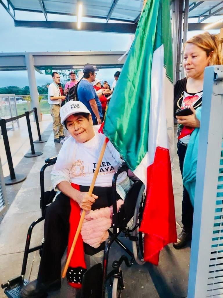 FOTOS: Tren Maya arranca su primer viaje con pasajeros 8 pasajeros fila abordar tren maya