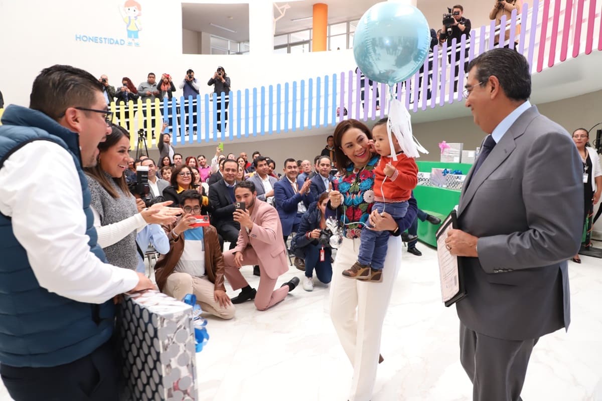 Con programa de adopciones, vivir en familia en Puebla es una realidad 1 Programa de adopciones Puebla SEDIF