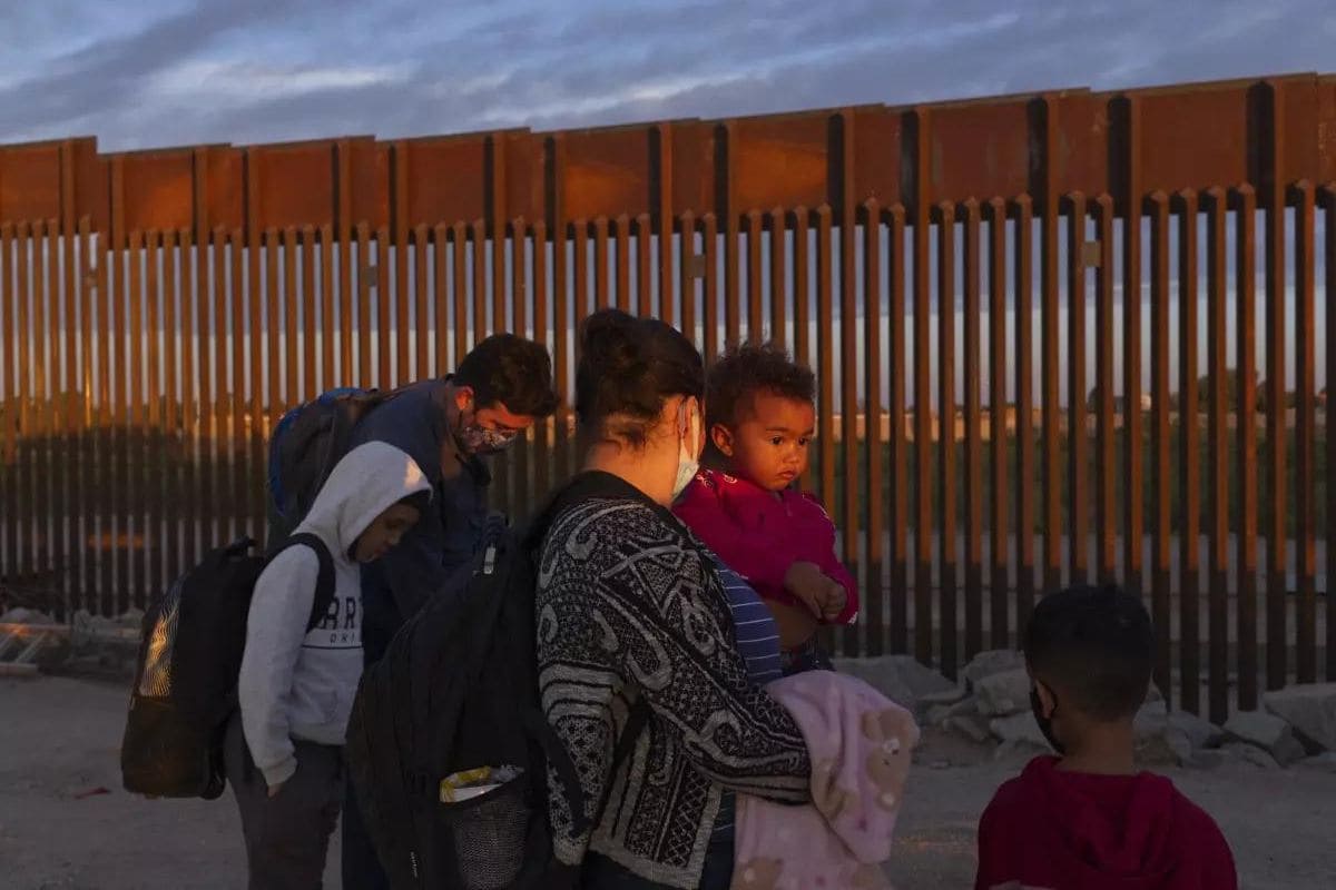 Juez prohíbe separar a familias migrantes en Estados Unidos 1 prohiben separar familias migrantes