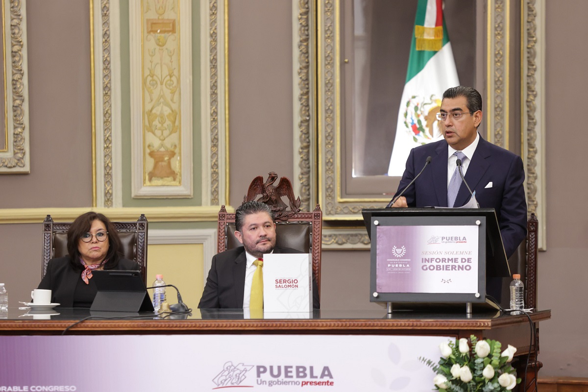 “Que ningún partido polarice a los poblanos”, pide Sergio Salomón a los diputados 1 Sergio Salomón informe