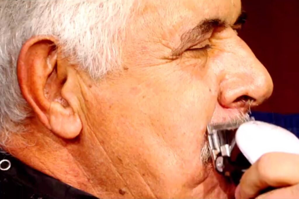 Tuca Ferretti pierde su bigote