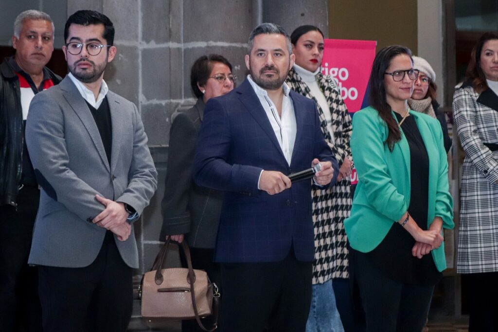 Aumento de ventas y valor de inmuebles promete Adán Domínguez a locatarios del Barrio de Santiago