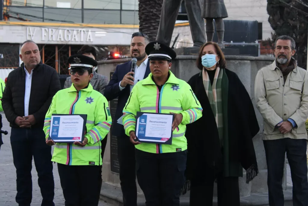 Adan Dominguez entrega equipo policial Puebla