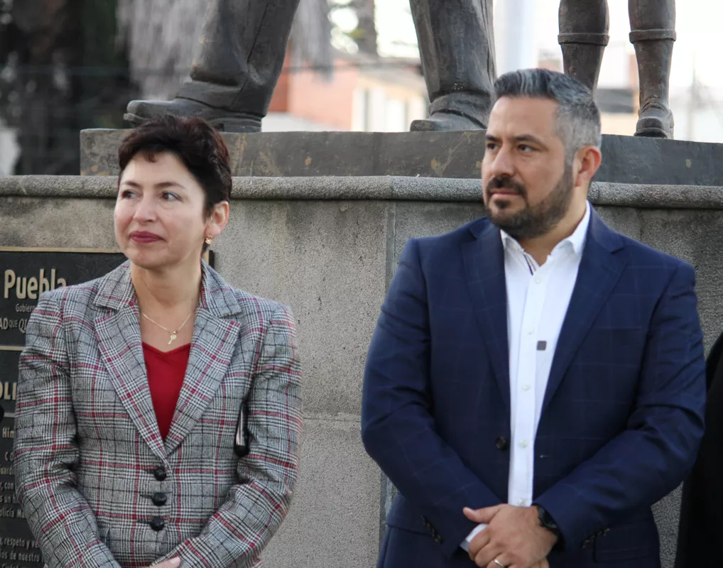 Ayuntamiento de Puebla reconoce a policías que rescataron a una bebé