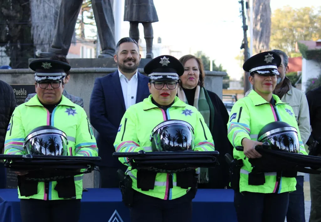 Adan Dominguez entrega equipo policial Puebla 6