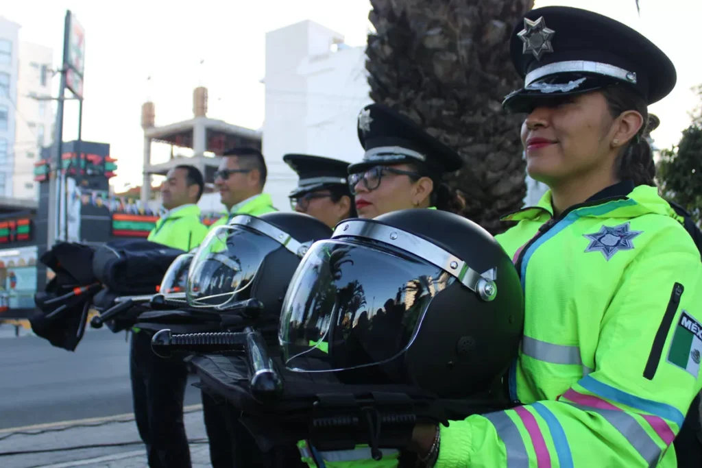 Adan Dominguez entrega equipo policial Puebla 9