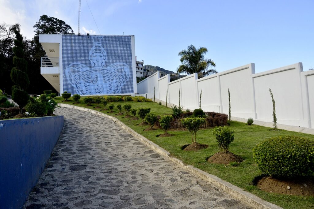 Fue a través de una persecución con el apoyo de cámaras de la DERI como se logró interceptarlos tras el robo a una farmacia