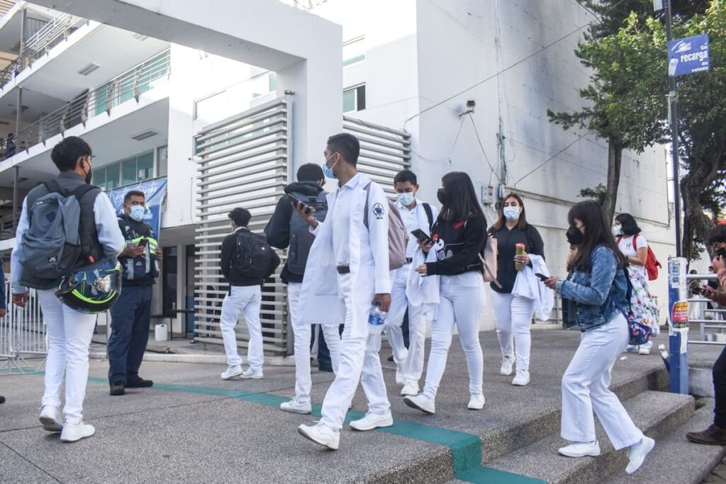 BUAP regresa al uso de cubrebocas 2024