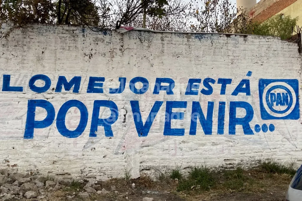 PAN utiliza frase de Moreno Valle para pintar bardas en Puebla