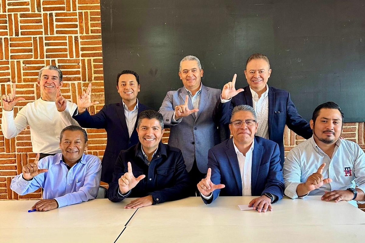 Ex presidentes y líderes de Tehuacán intercambian ideas con Lalo Rivera 1 Ex presidentes y líderes de Tehuacán intercambian ideas con Lalo Rivera