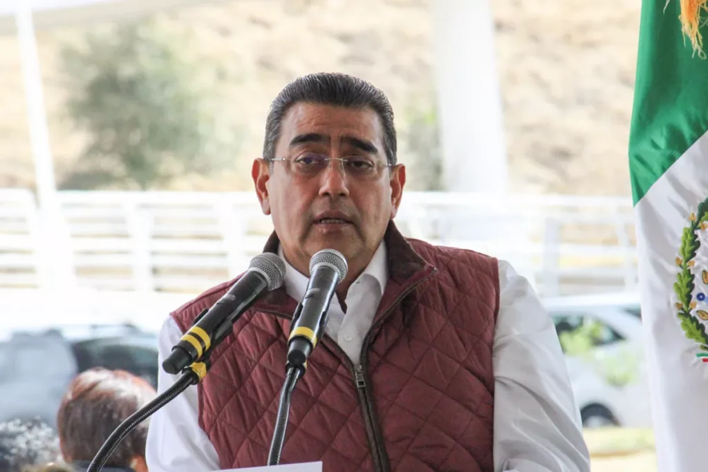 Ampliación de carriles: esto contempla el distribuidor vial Periférico Ecológico-Vía Atlixcayótl