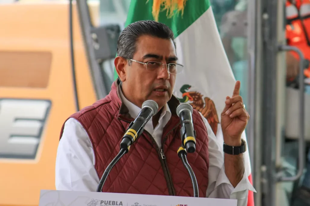 Ampliación de carriles: esto contempla el distribuidor vial Periférico Ecológico-Vía Atlixcayótl