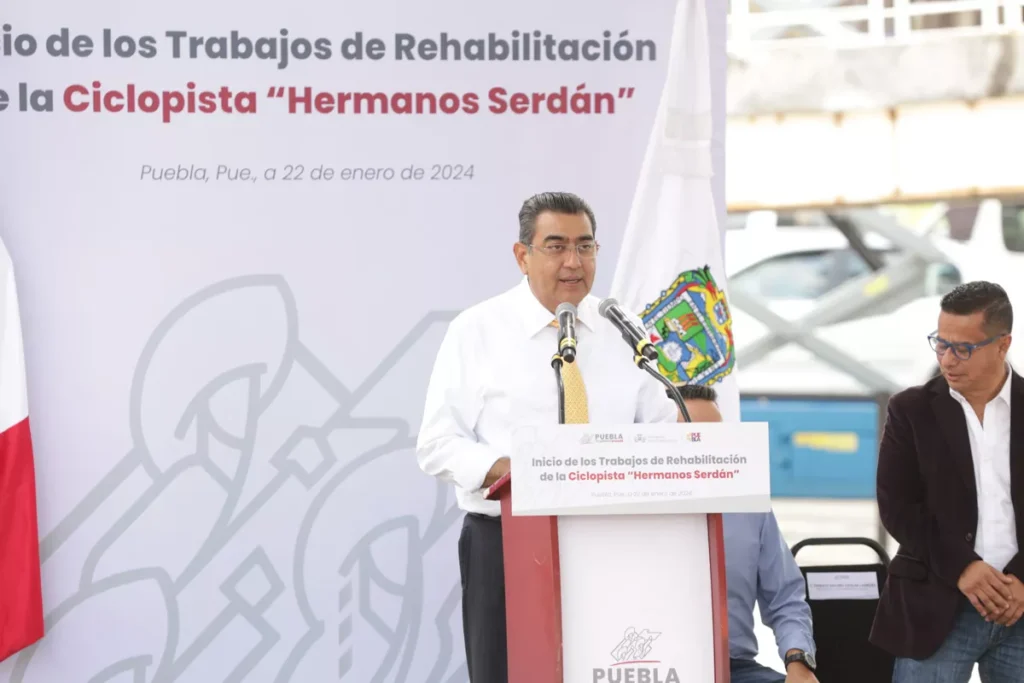 Gobernador de Puebla Sergio Salomon Rehabilitacion Ciclovia 4