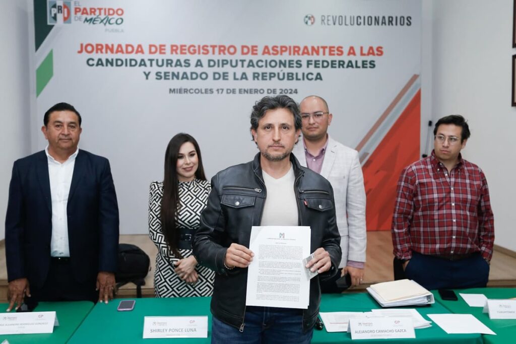 José Juan Espinosa: sumas que restan a la alianza PAN-PRI 3 José Juan Espinosa se registra en el PRI para una diputación