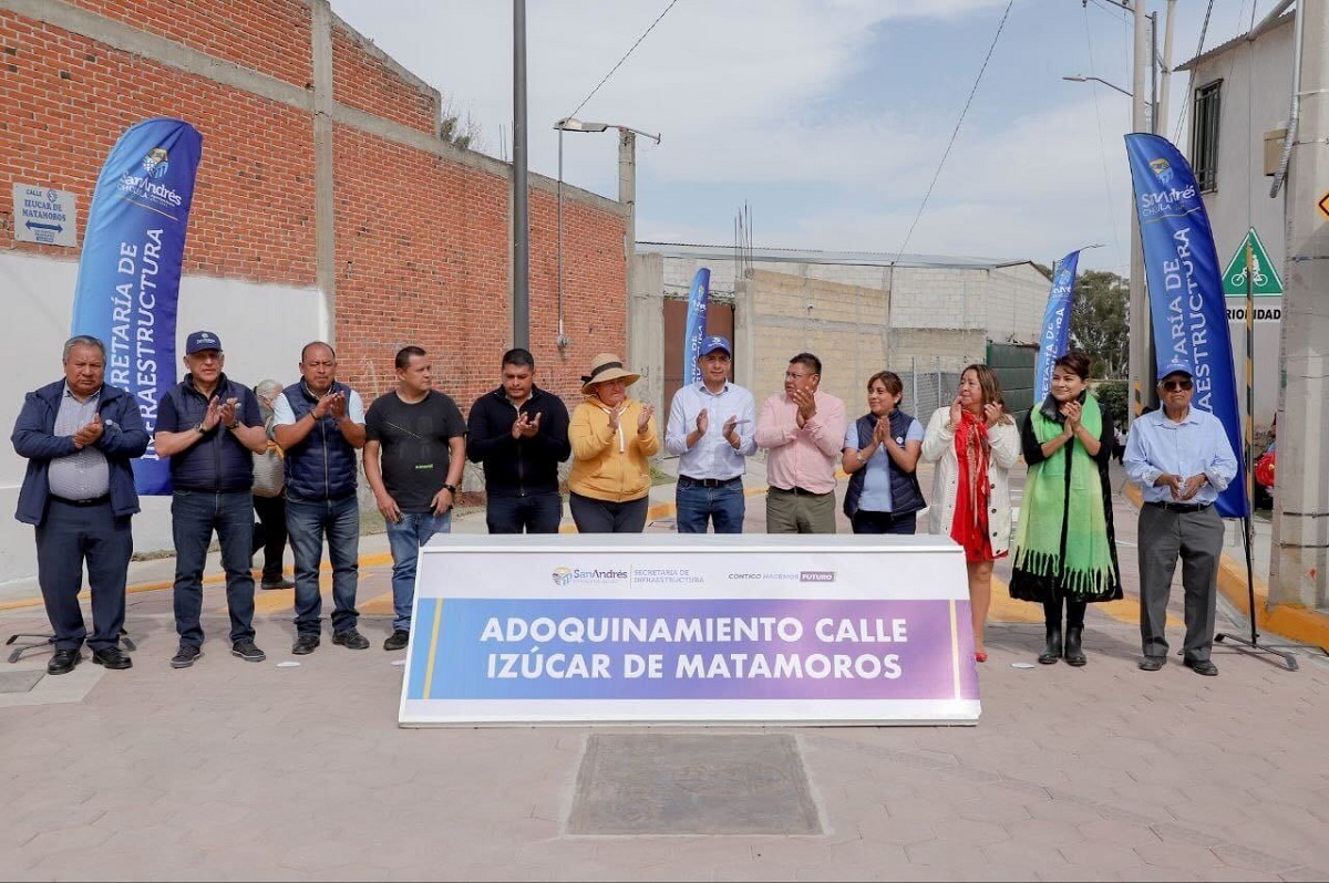Entrega Mundo Tlatehui adoquinamiento de calle Izúcar de Matamoros en San Francisco Acatepec 1 Mundo Tlatehui adoquinamiento de calle Izúcar de Matamoros en San Francisco Acatepec