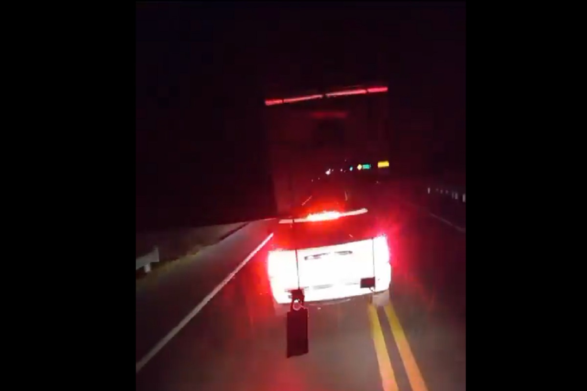 VIDEO: Así es como intentaron asaltar a trabajadores de AUDI en la Amozoc-Perote 6 intentan asaltar a trabajadores de audi en la amozoc-perote