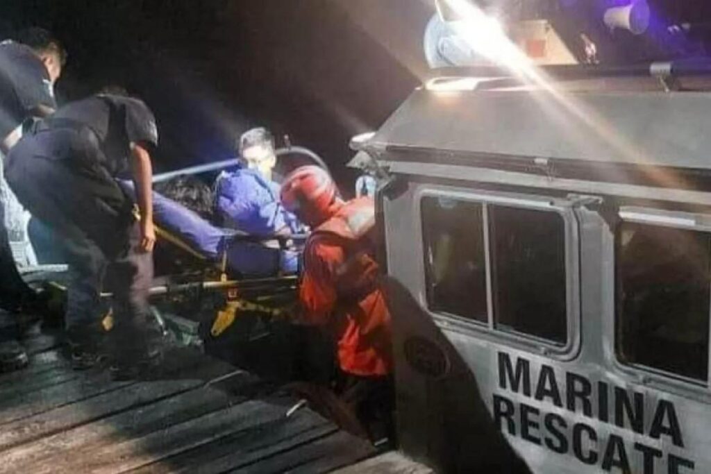 embarcación se hunde Isla Mujeres
