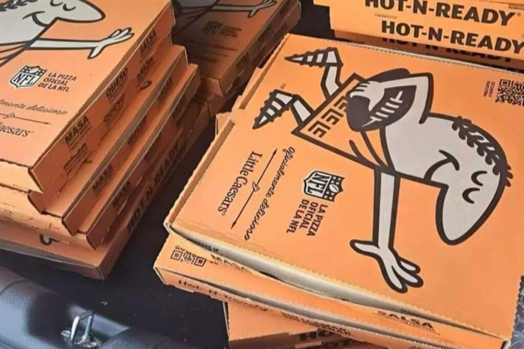 Jesús revende pizzas Little Caesars