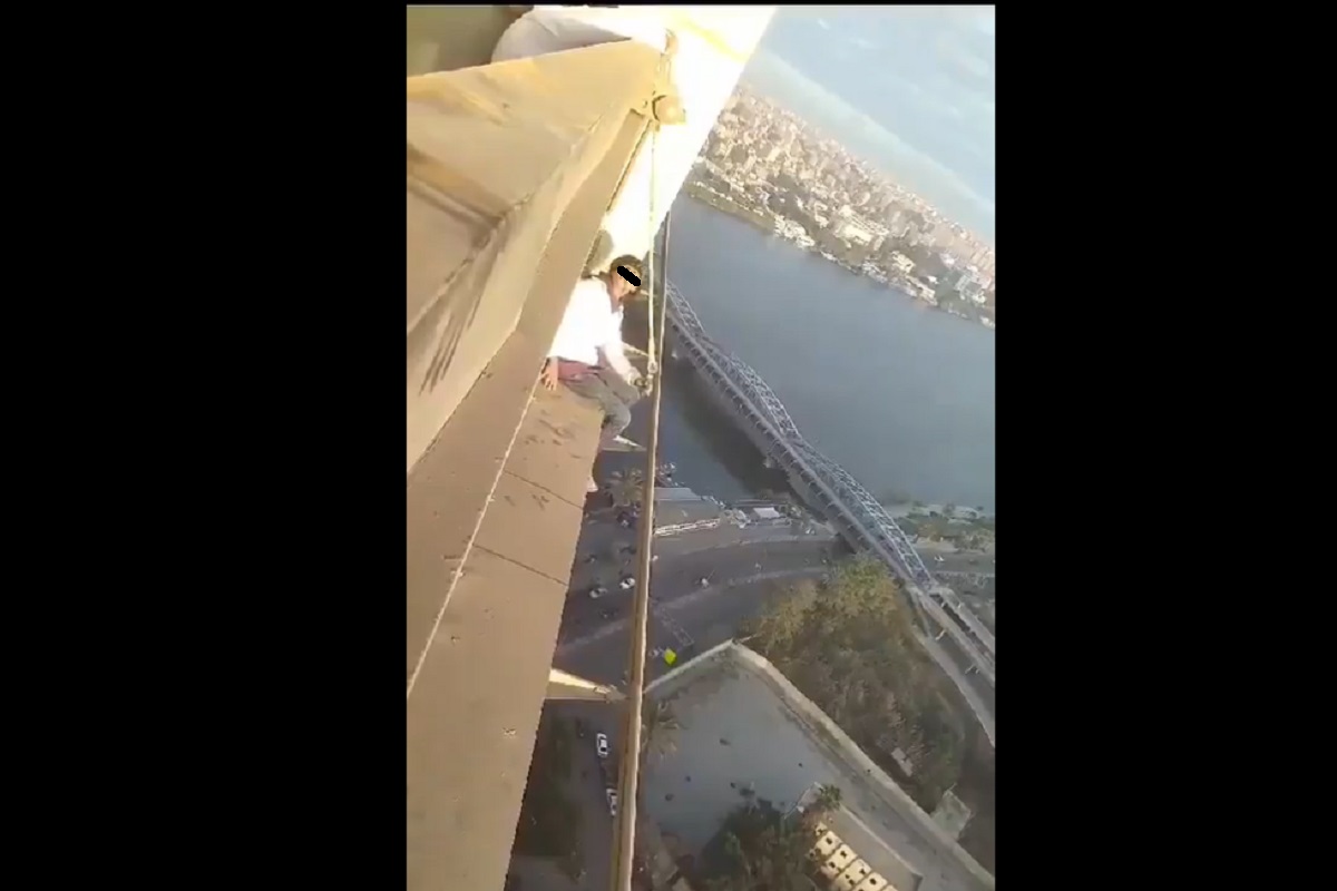 VIDEO FUERTE: Joven egipcia cae del piso 26 de un hotel en El Cairo 1 Joven egipcia cae del piso 26 de un hotel en El Cairo