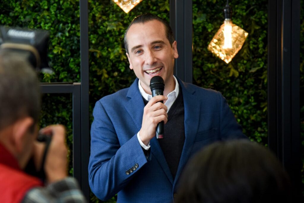 mario riestra