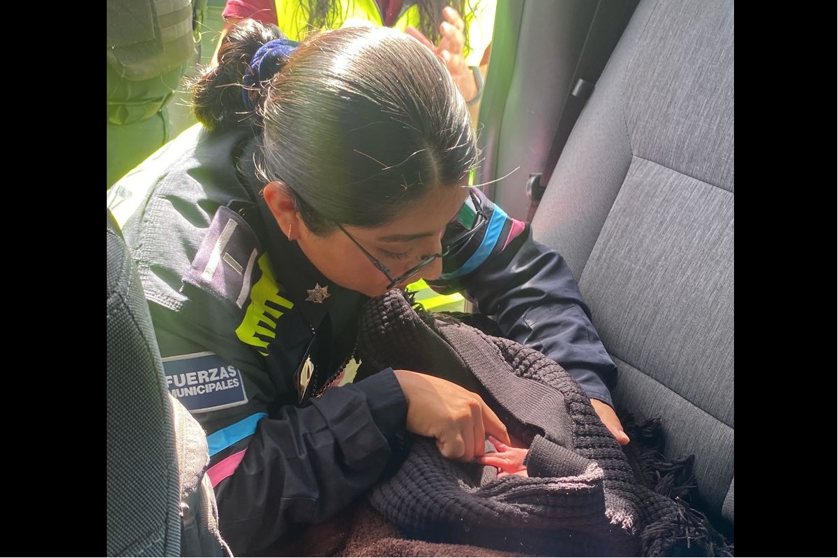 Policías Municipales de Puebla rescatan a bebé abandonada en colonia Santa Bárbara Norte 1 rescatan a bebé abandonada en Puebla