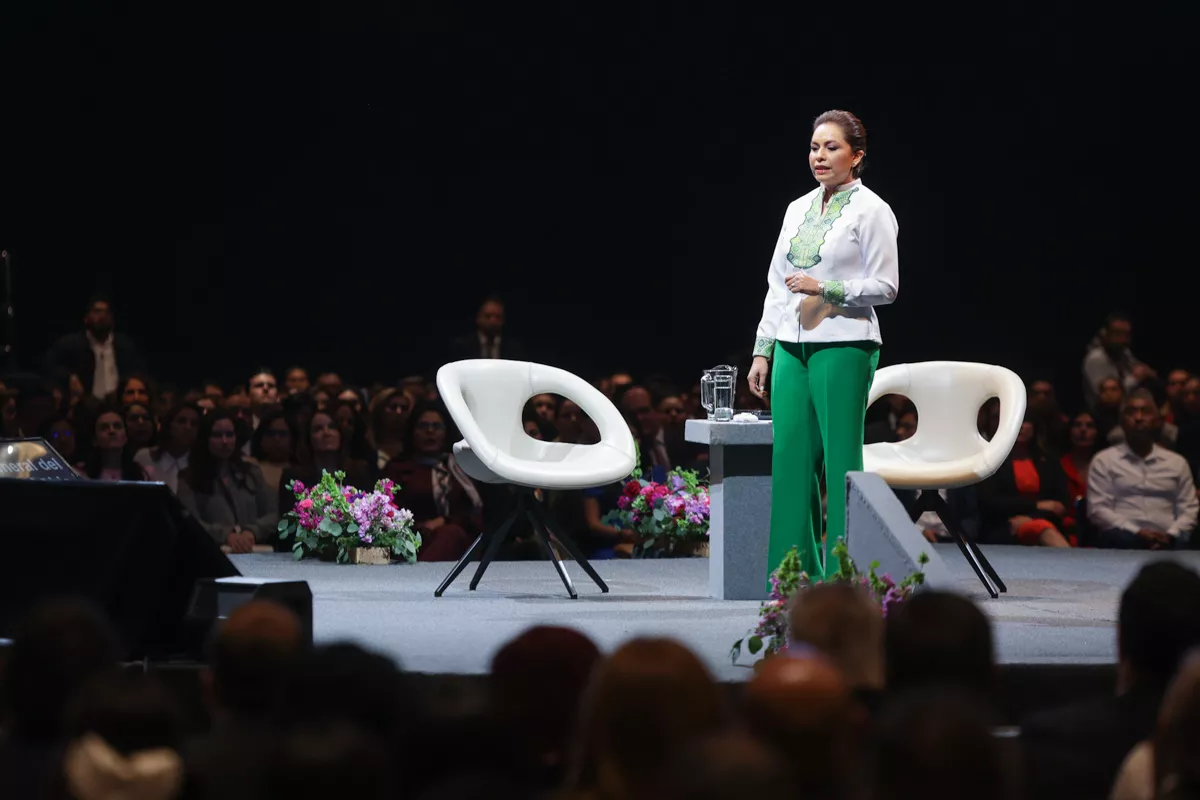 Gaby Bonilla presenta su primer informe del SEDIF