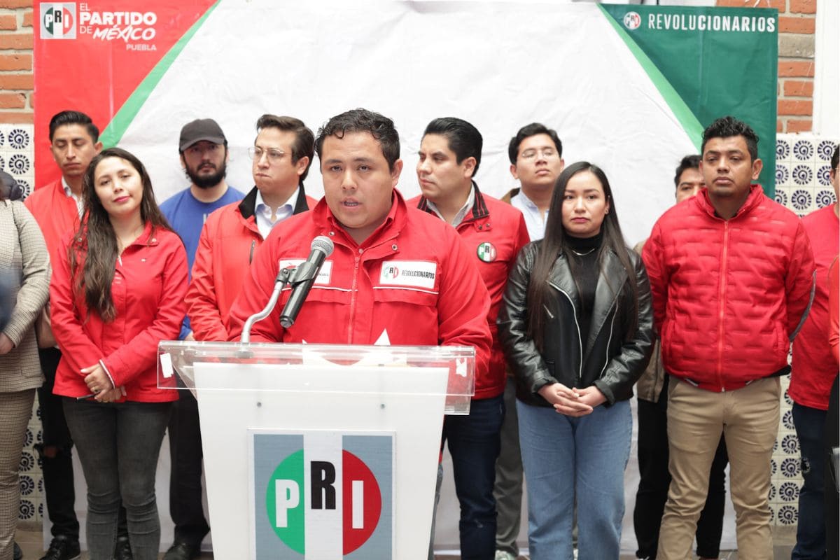 Exigen a diputados del PRI que analizan ir por candidaturas en Morena renunciar a sus cargos 1 jóvenes PRI exigen renuncia diputados