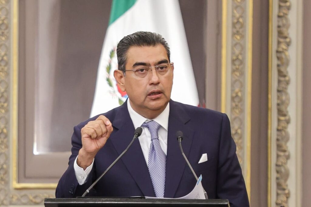 Sergio Salomón sexto mejor gobernador