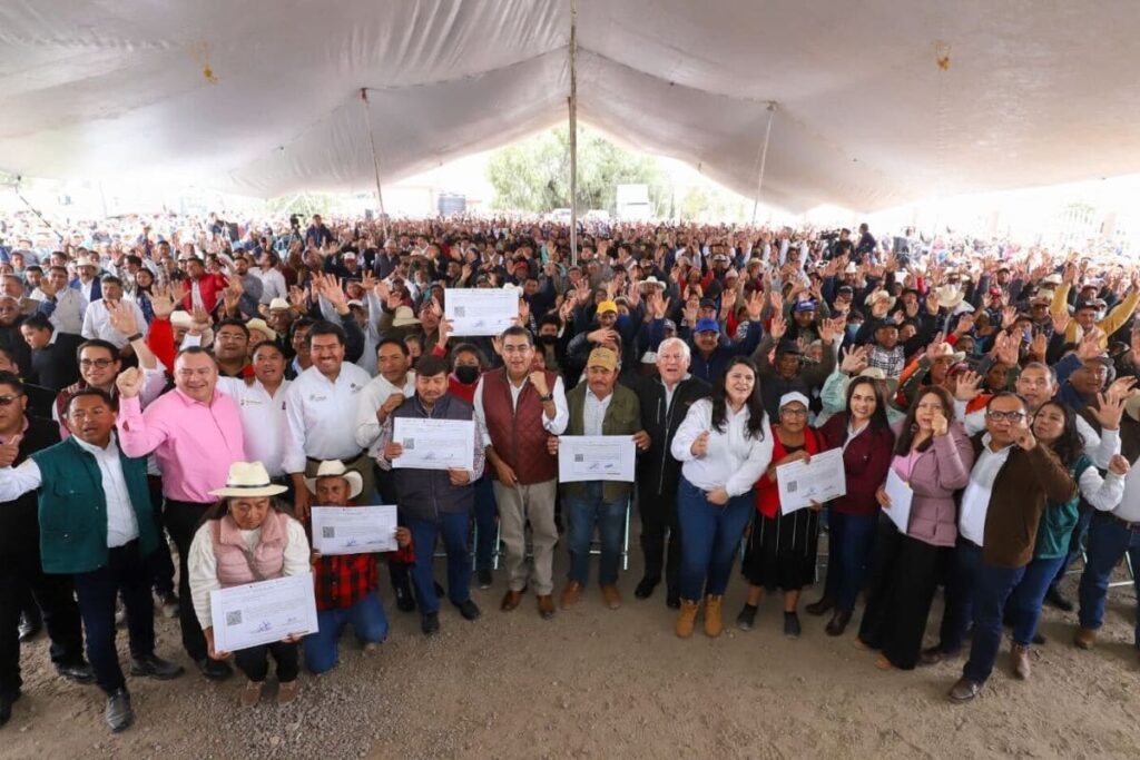 Tepeaca entrega de fertilizante