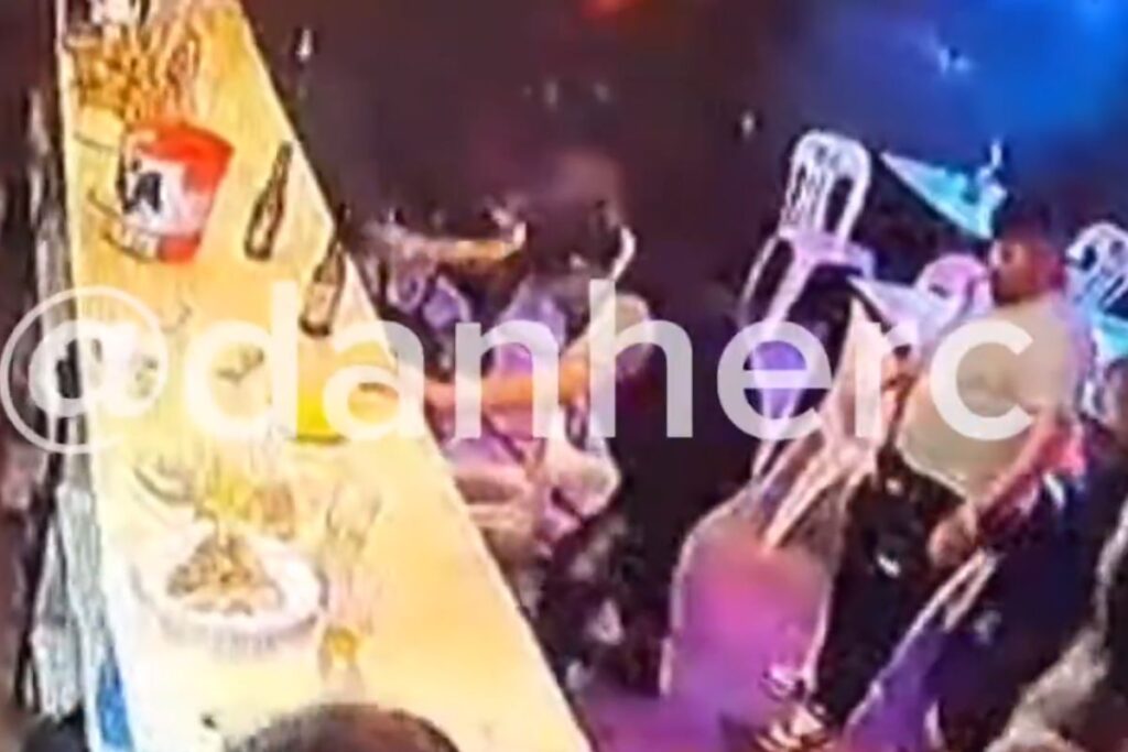 video de golpiza en bar Chicago's