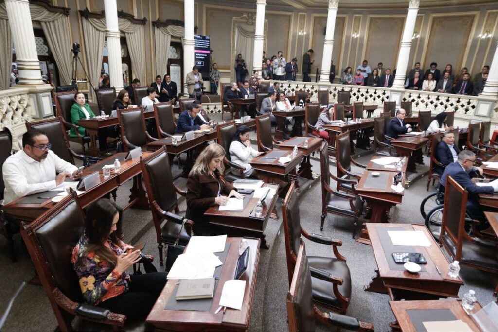 17 diputados del Congreso de Puebla piden licencia