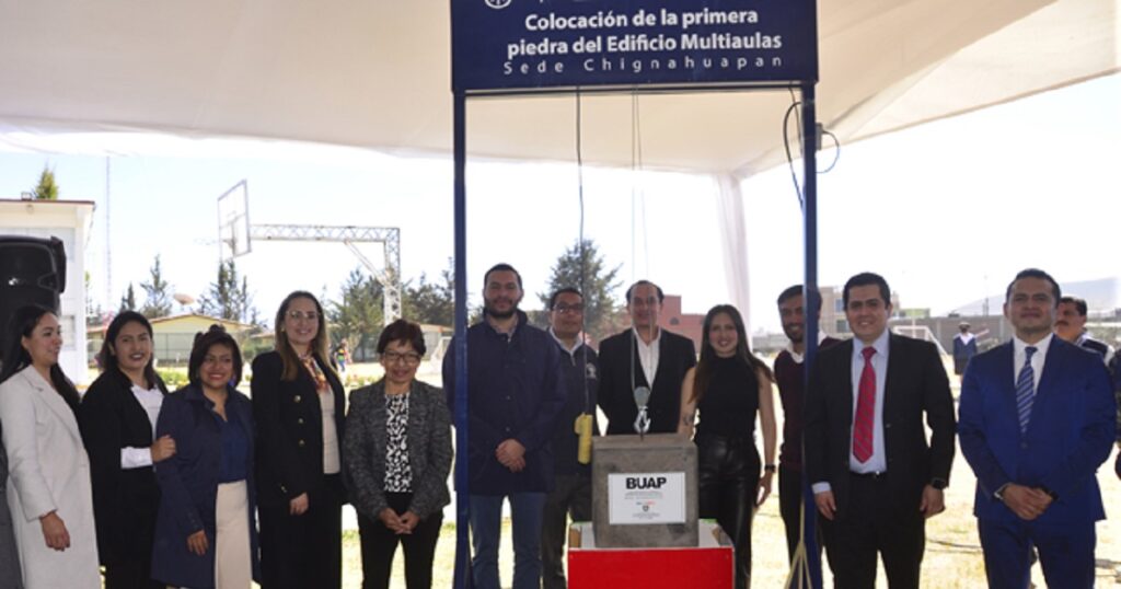 Lilia Cedillo Ramírez coloca primera piedra de edificio Multiaulas en el Complejo Regional Norte