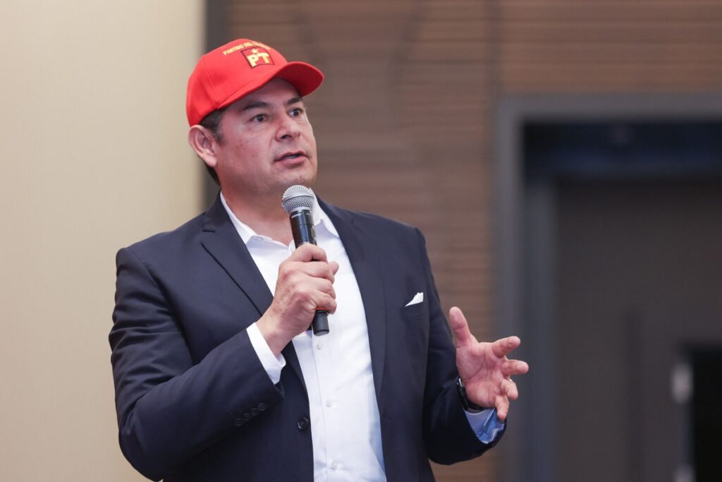 Alejandro Armenta tomó protesta como candidato del PT
