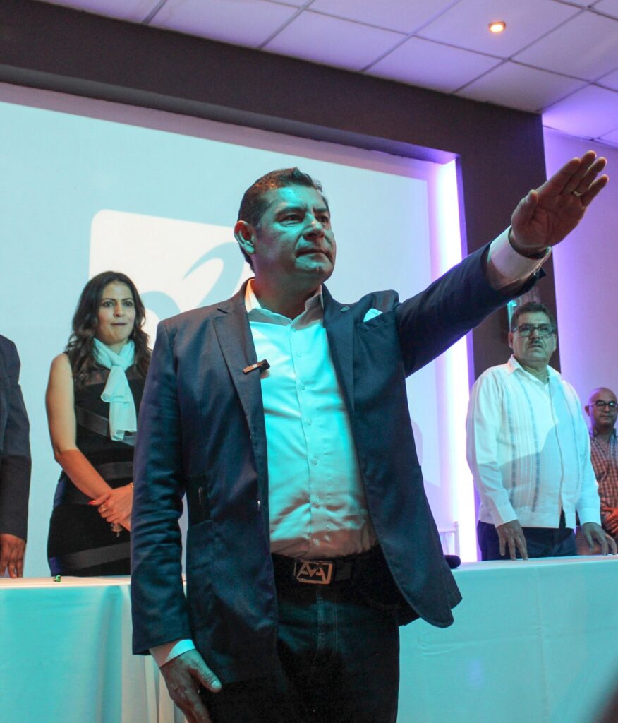 Armenta rinde protesta como candidato a la gubernatura de Puebla por el PANAL