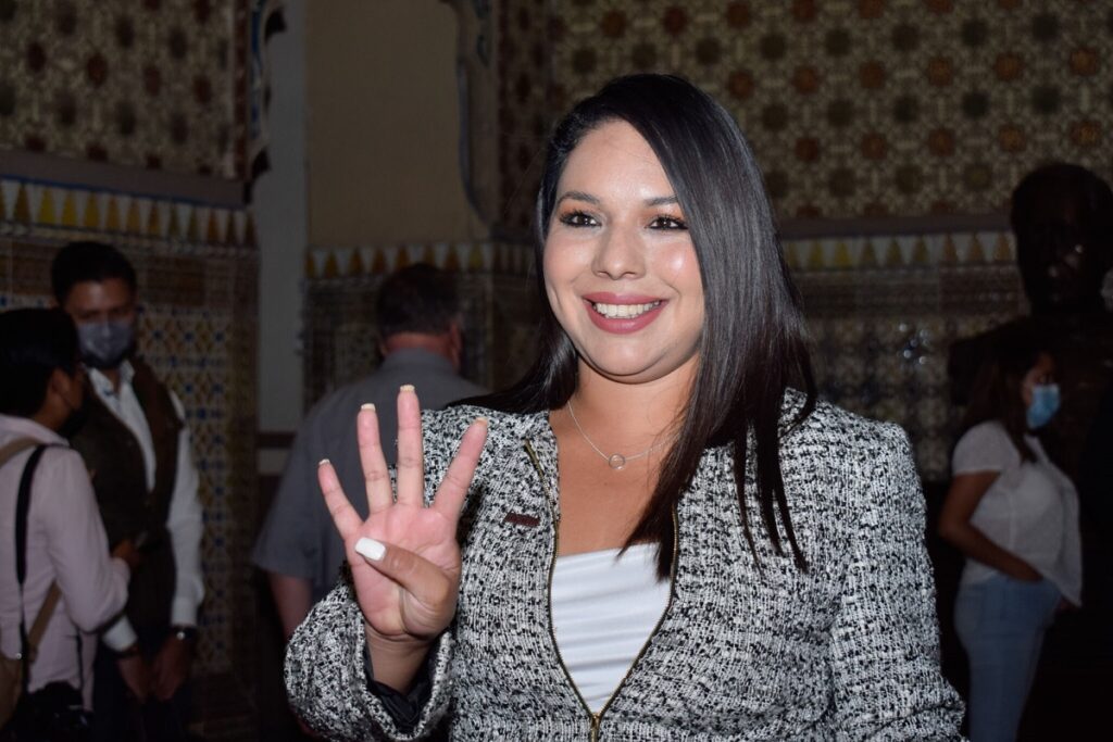 Aspirantes de Morena de San Pedro Cholula dan su respaldo a Tonantzin Fernández