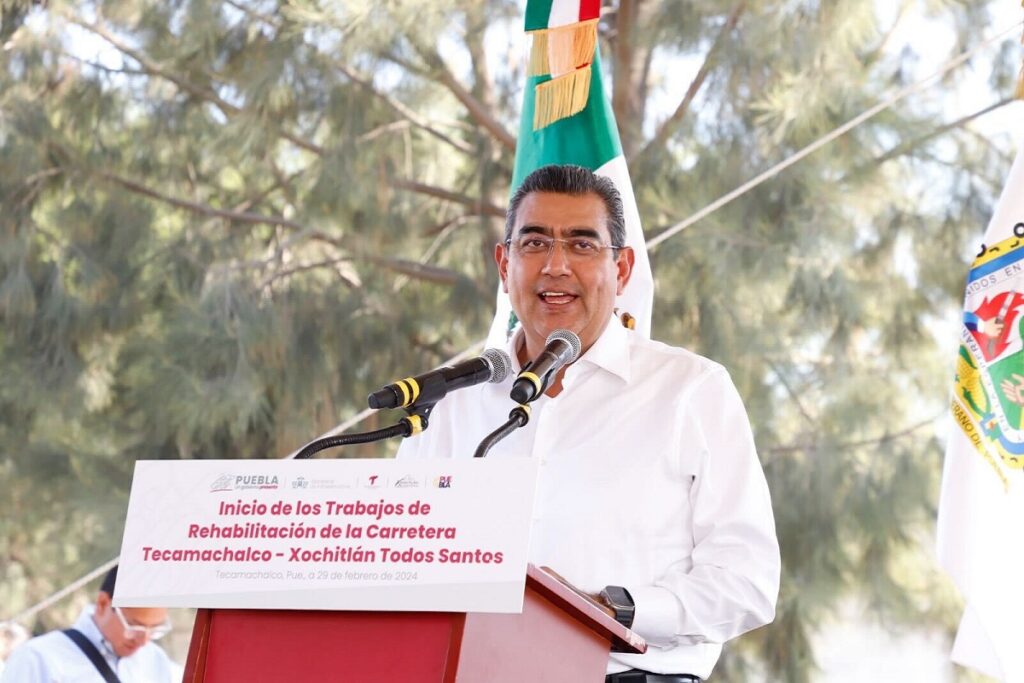 Con construcción y rehabilitación de carreteras, Sergio Salomón impulsa desarrollo de Puebla