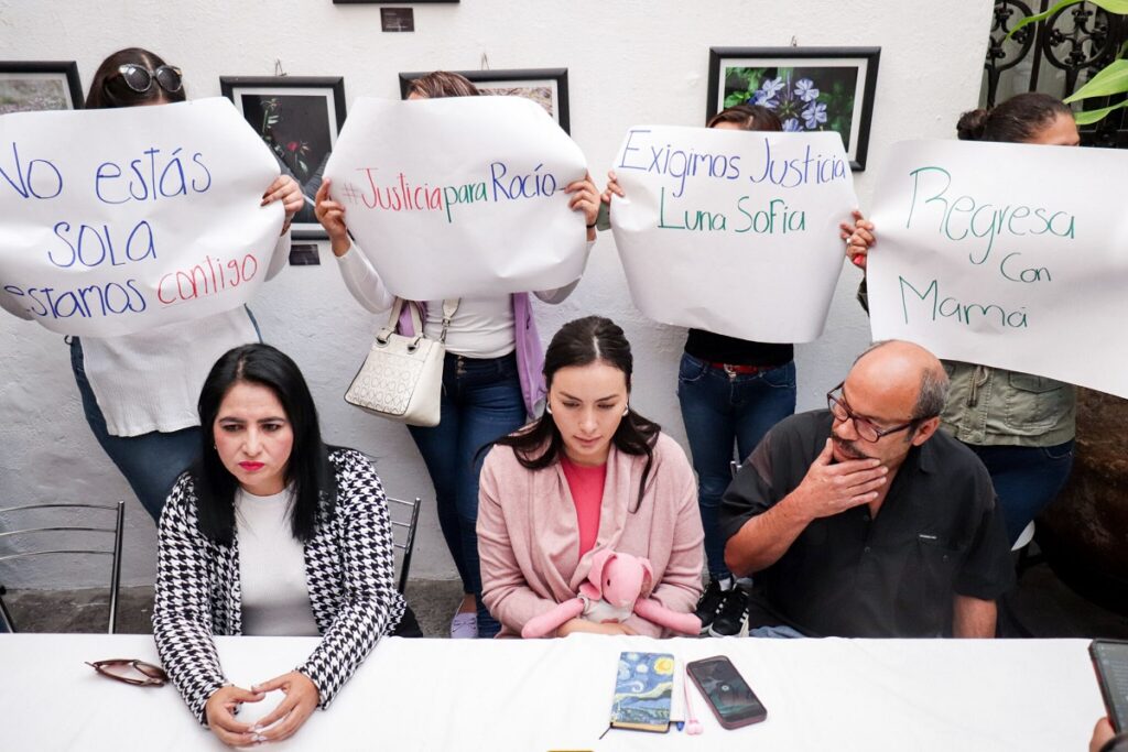 Denuncian extracción ilegal de una menor por parte de autoridades en Puebla