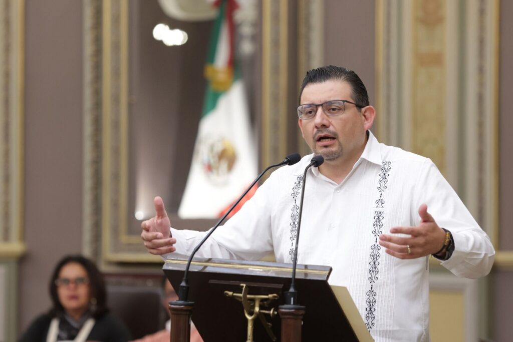 Eduardo Alcántara abandona al PAN en el Congreso de Puebla