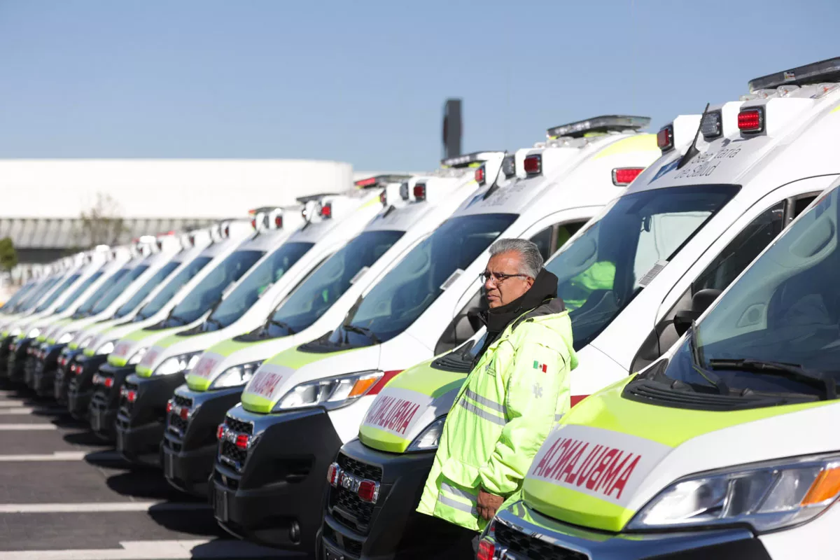 Gobernador Sergio Salomon Cespedes presidenta del DIF Estatal Gaby Bonilla Entrega de Ambulancias y Mastografos 2