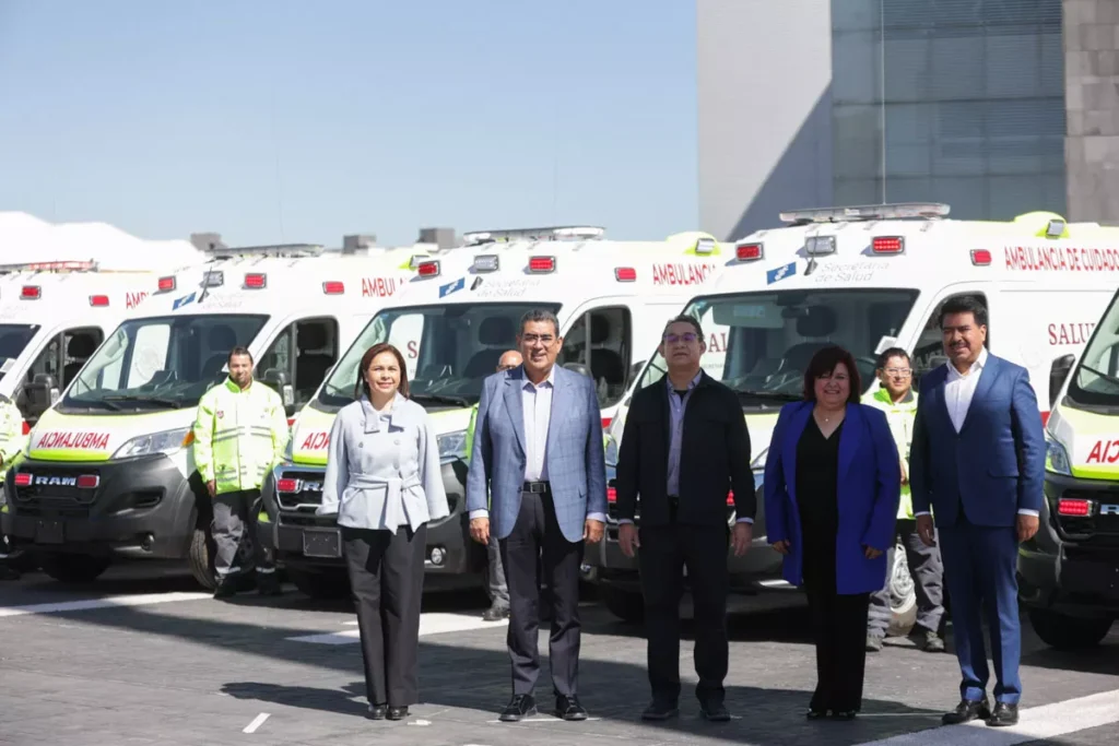 Gobernador Sergio Salomon Cespedes presidenta del DIF Estatal Gaby Bonilla Entrega de Ambulancias y Mastografos 9