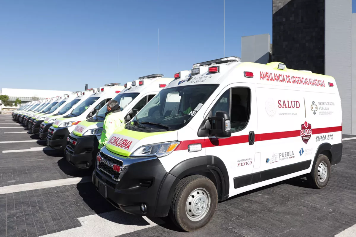 Gobernador Sergio Salomon Cespedes presidenta del DIF Estatal Gaby Bonilla Entrega de Ambulancias y Mastografos