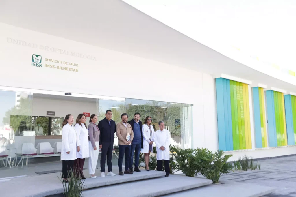 Gobernador de Puebla Sergio Salomon Zoe Robledo imss Unidad de Oftalmologia 3